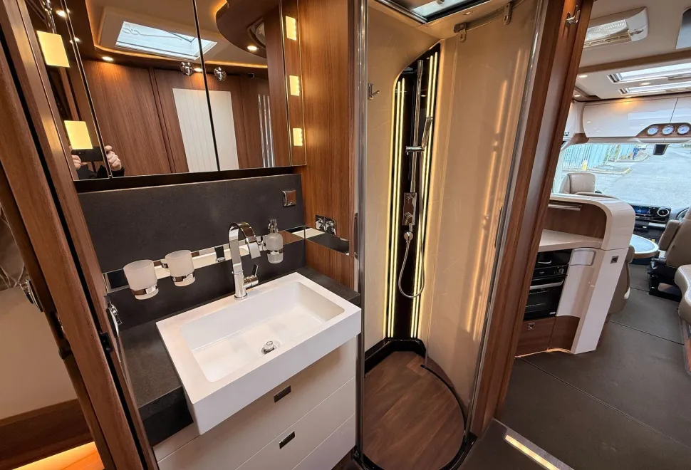 Carthago Motorhomes  Chic e-line I 64 XL QB 2023