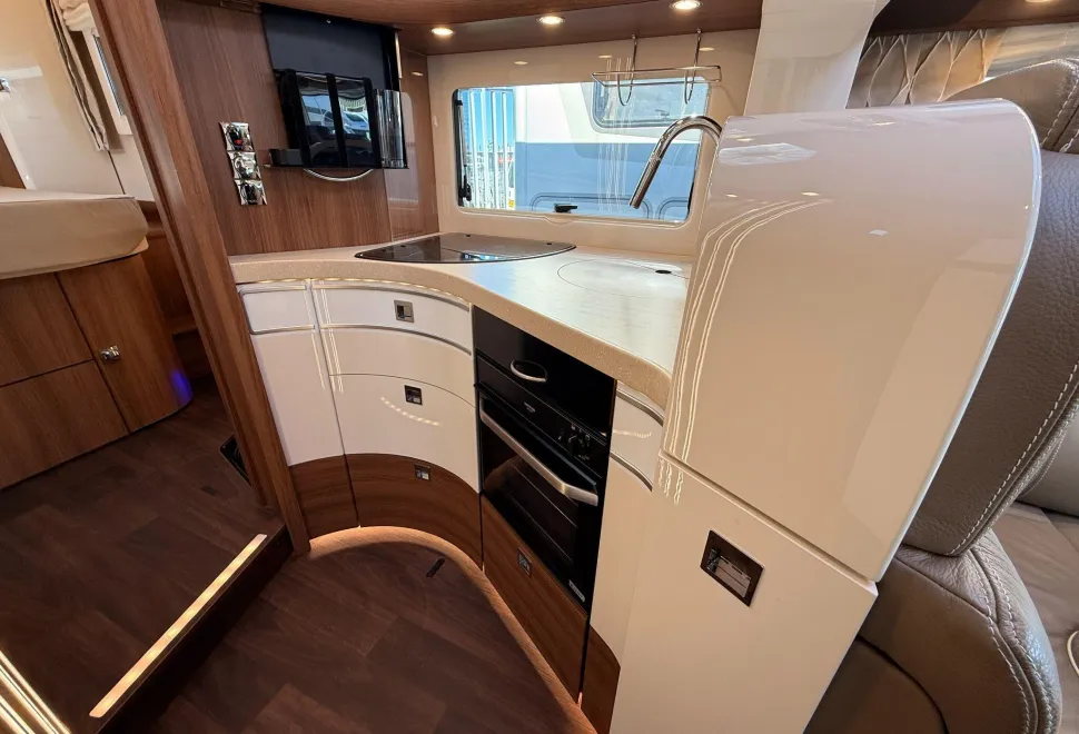Carthago Motorhomes  Chic e-line I 51 QB Yachting 2021