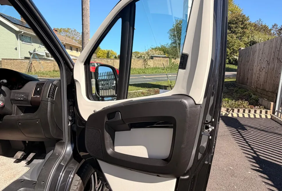 Swift Motorhomes  Bessacarr 596 6 Berth 6 Belted Automatic Motorhome 2018
