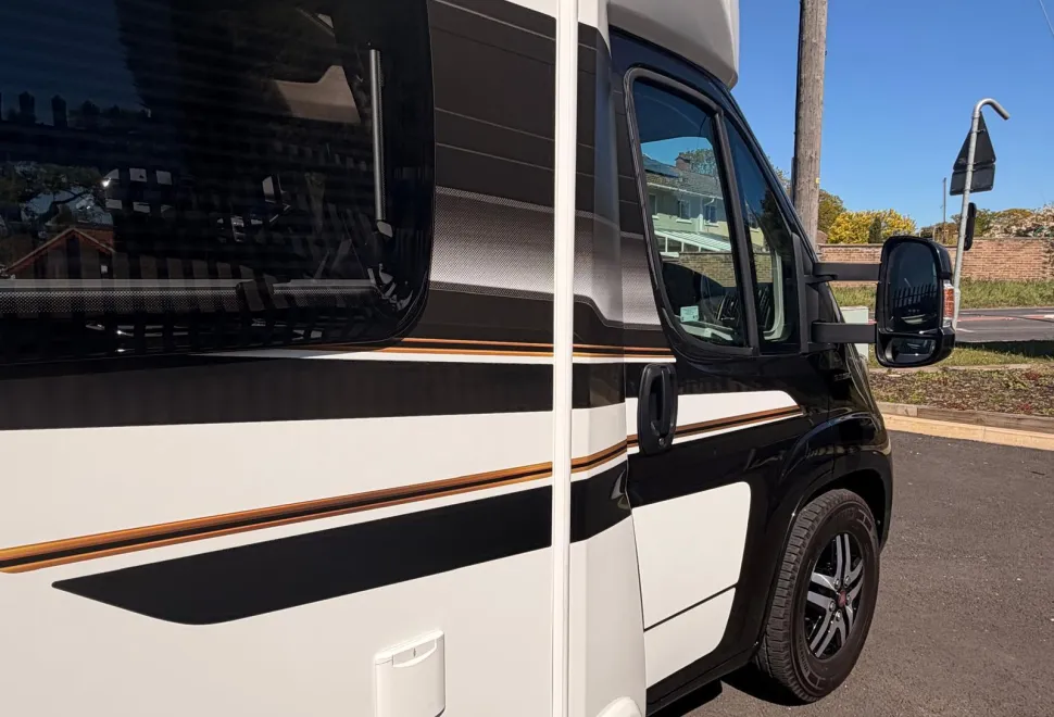 Swift Motorhomes  Bessacarr 596 6 Berth 6 Belted Automatic Motorhome 2018