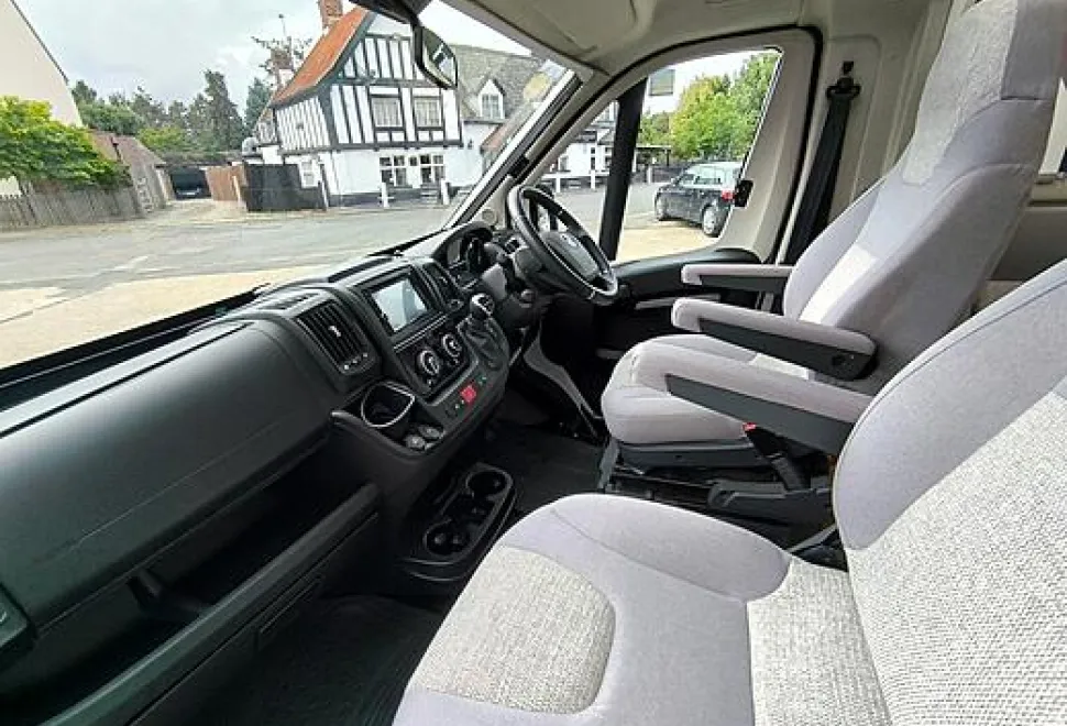 Rapido  665 F (Automatic) 2021