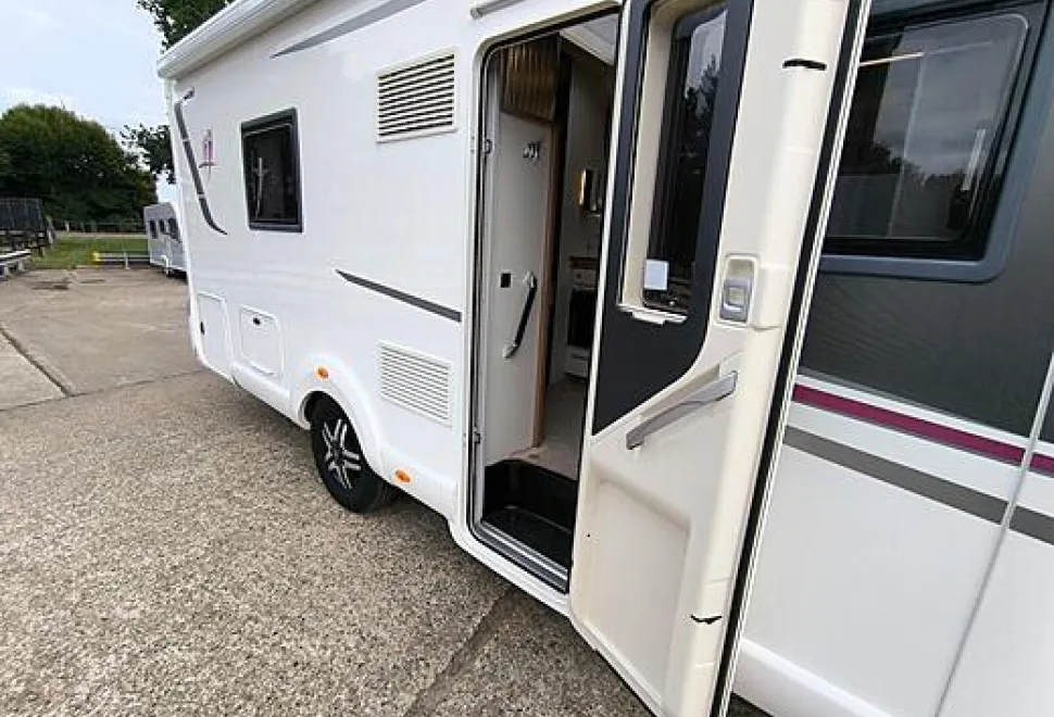 Rapido  665 F (Automatic) 2021