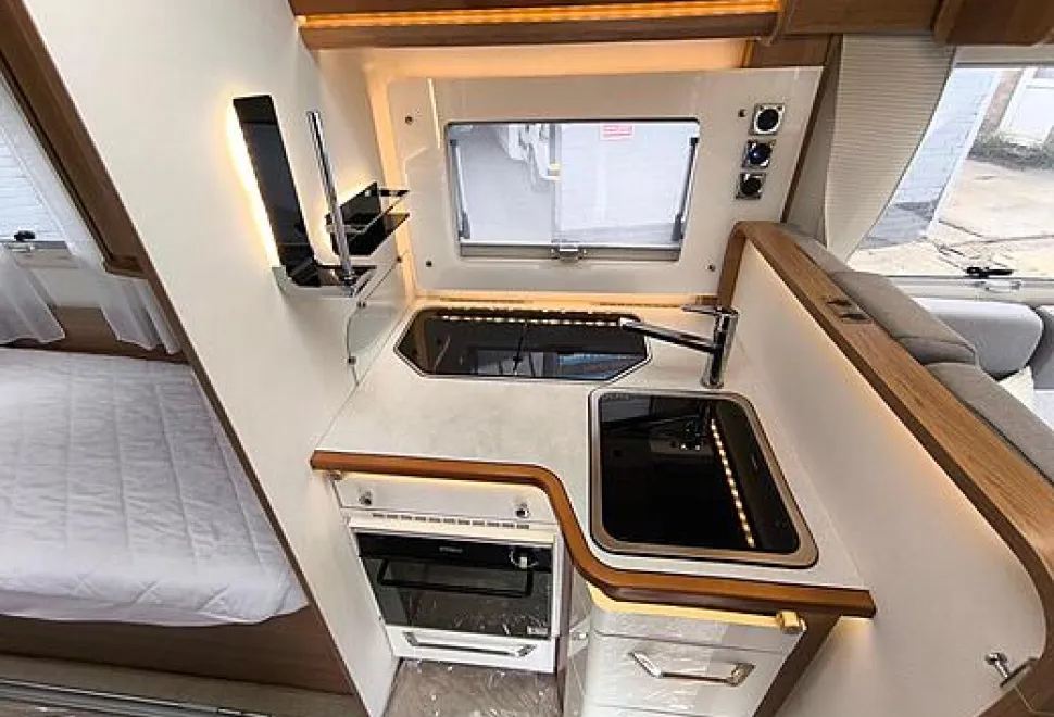 Rapido  665 F (Automatic) 2021