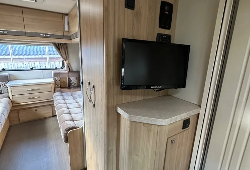 Elddis Autoquest Evolution 180 (Brownhills special with black cab) 2015