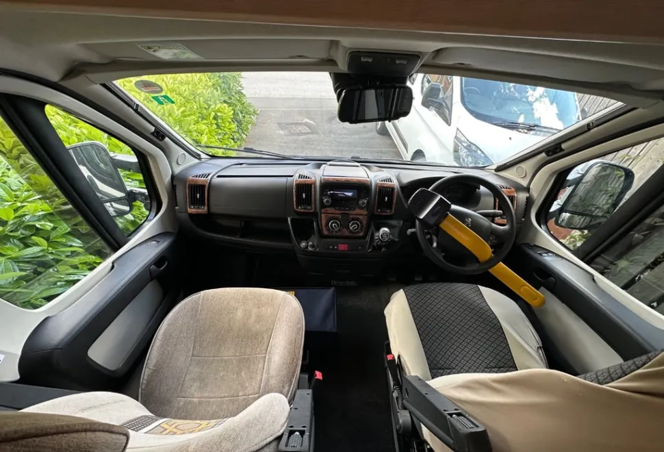 Elddis Autoquest Evolution 180 (Brownhills special with black cab) 2015