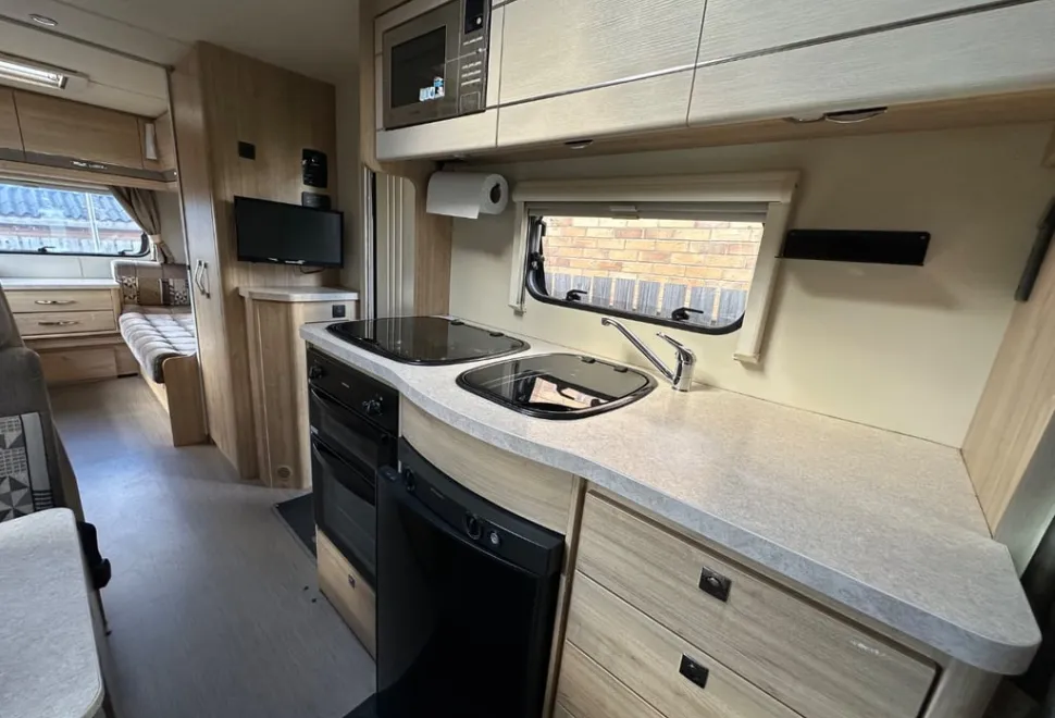Elddis Autoquest Evolution 180 (Brownhills special with black cab) 2015