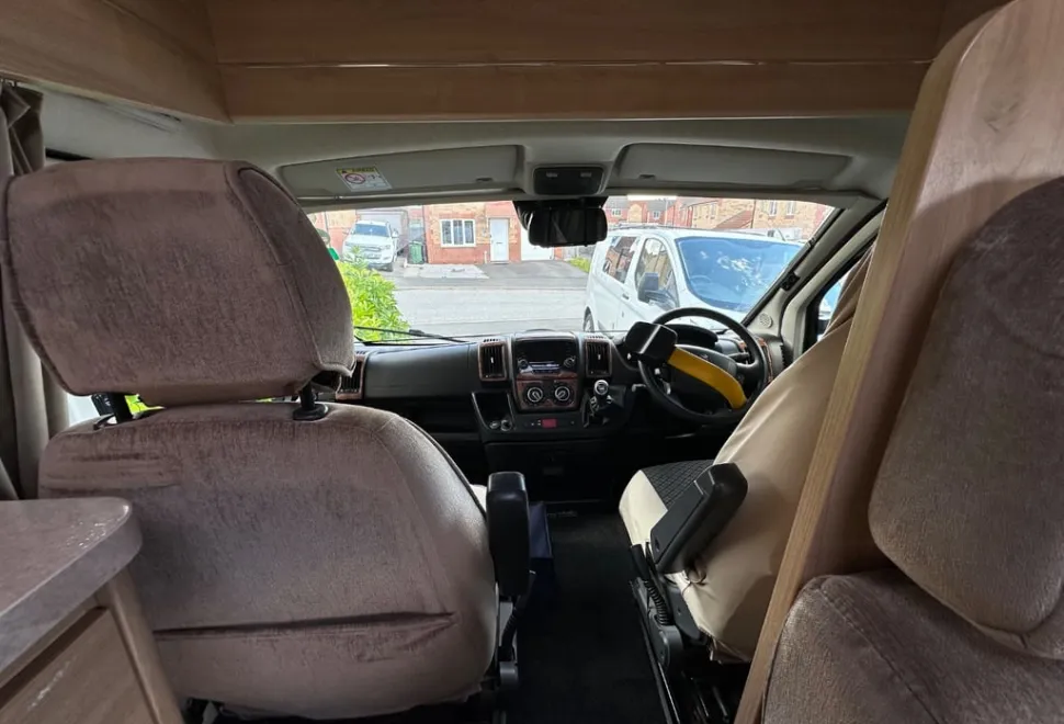 Elddis Autoquest Evolution 180 (Brownhills special with black cab) 2015