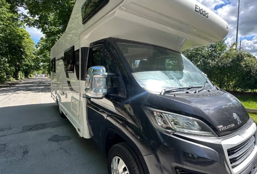 Elddis Autoquest Evolution 180 (Brownhills special with black cab) 2015