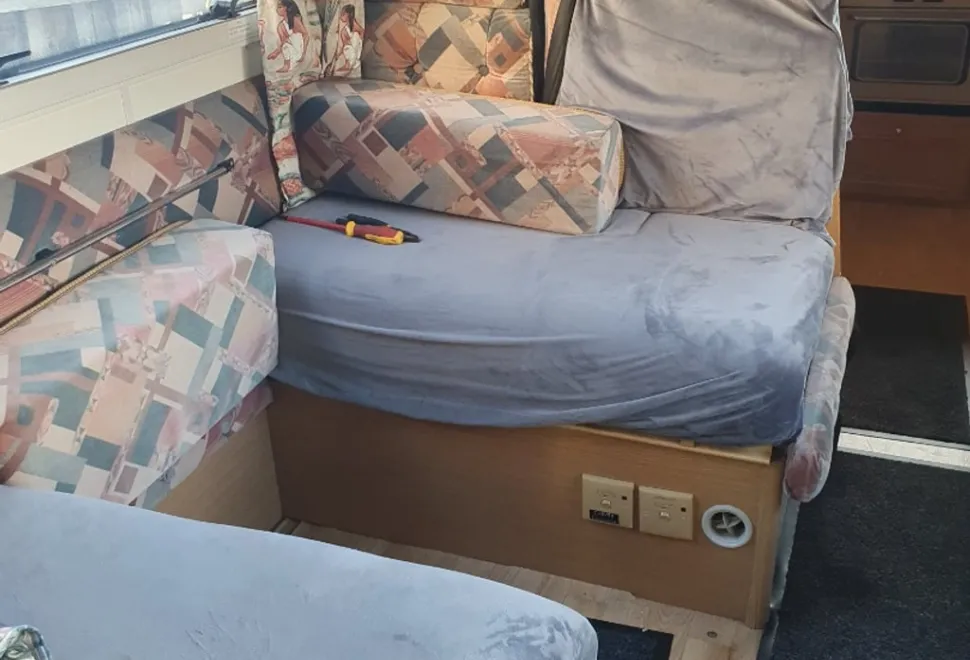 Compass Caravelle 2001