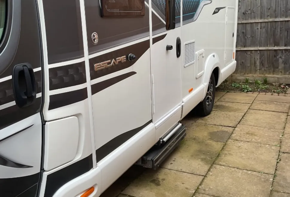 Swift Escape 694 2022