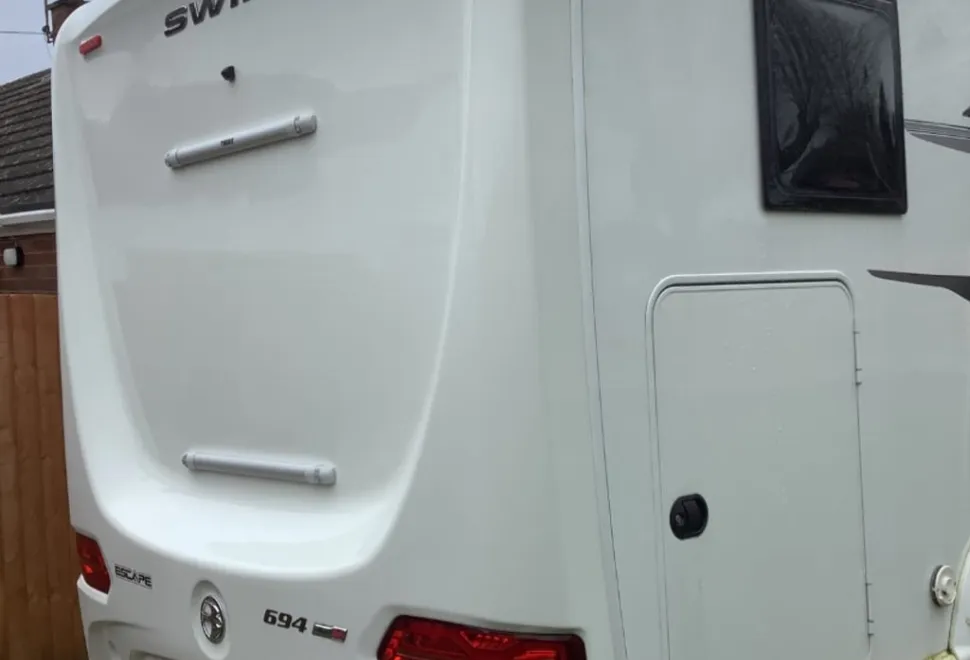 Swift Escape 694 2022