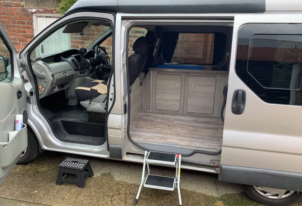 Vauxhall Vivaro Hi-top 2011