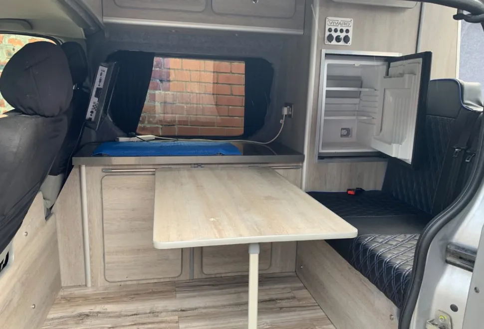 Vauxhall Vivaro Hi-top 2011