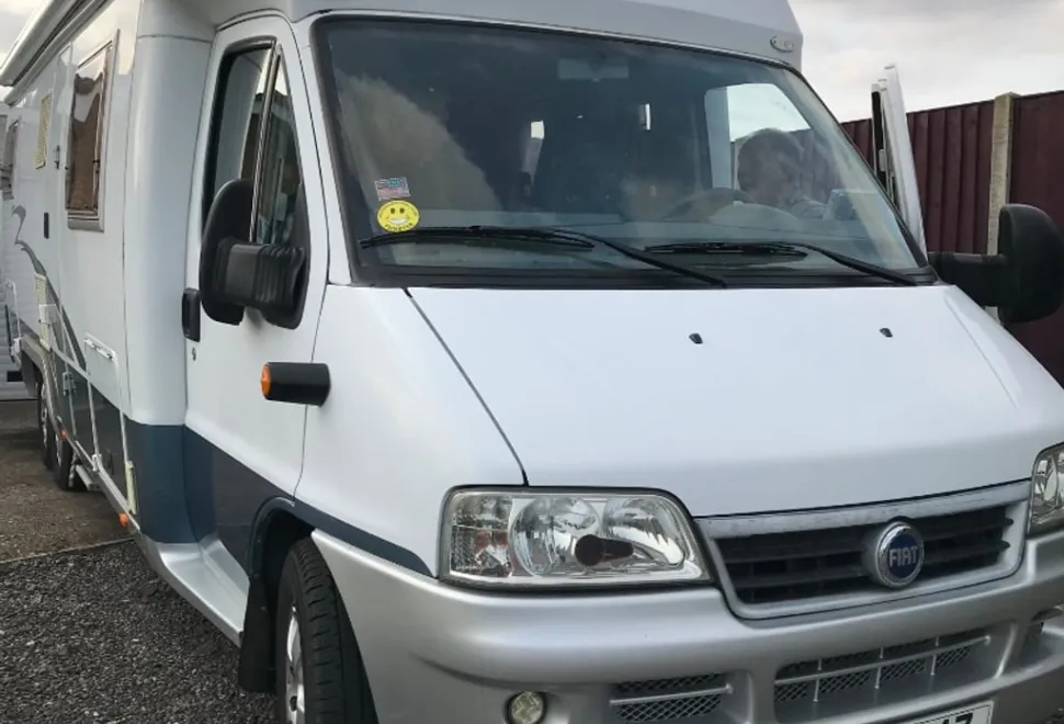 Hobby 750FMS Tag Axle Left hand drive. Fixed rear bed 2005