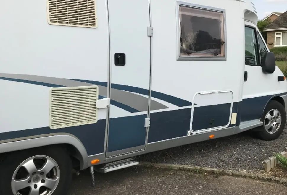 Hobby 750FMS Tag Axle Left hand drive. Fixed rear bed 2005