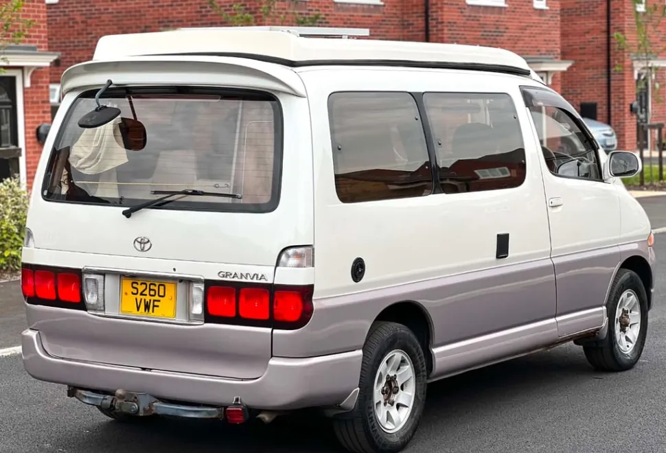 Toyota Granvia 2013