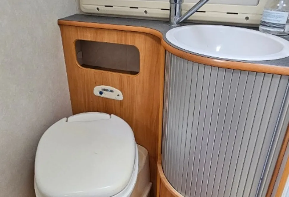 Adria Coral 660 2004