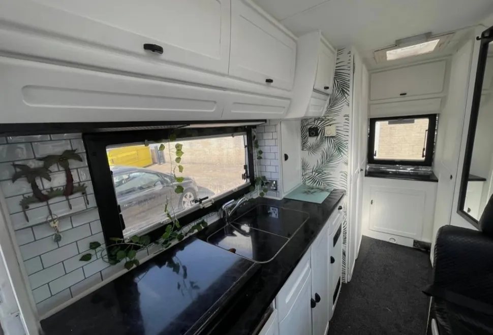Hymer B564 4 berth a class 1995
