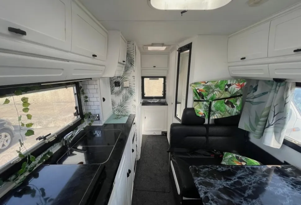 Hymer B564 4 berth a class 1995