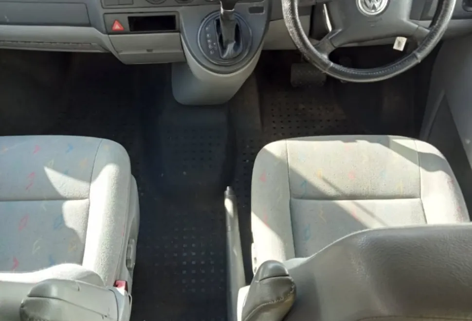 Volkswagen T5 LWB Hightop 2006