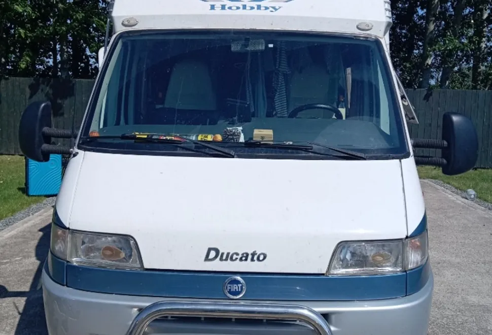 Hobby 750 tag axle
Fixed French bed
Leather interior captain seats removable steering wheel reversing camera
Strong security locks LHD in KM removable radio habitation aircon fixed extending table 2001