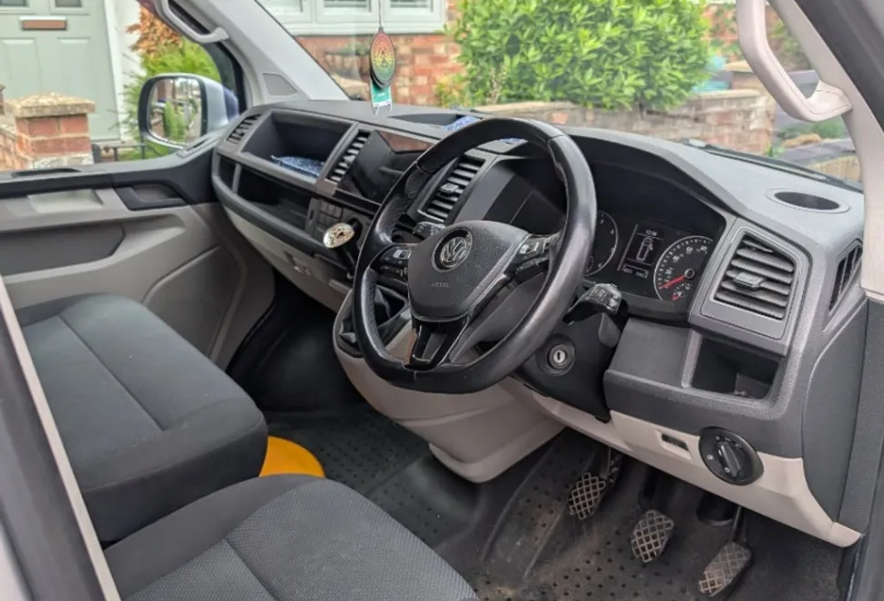 Volkswagen T6 pop top roof sliding bed in back fridge 2017