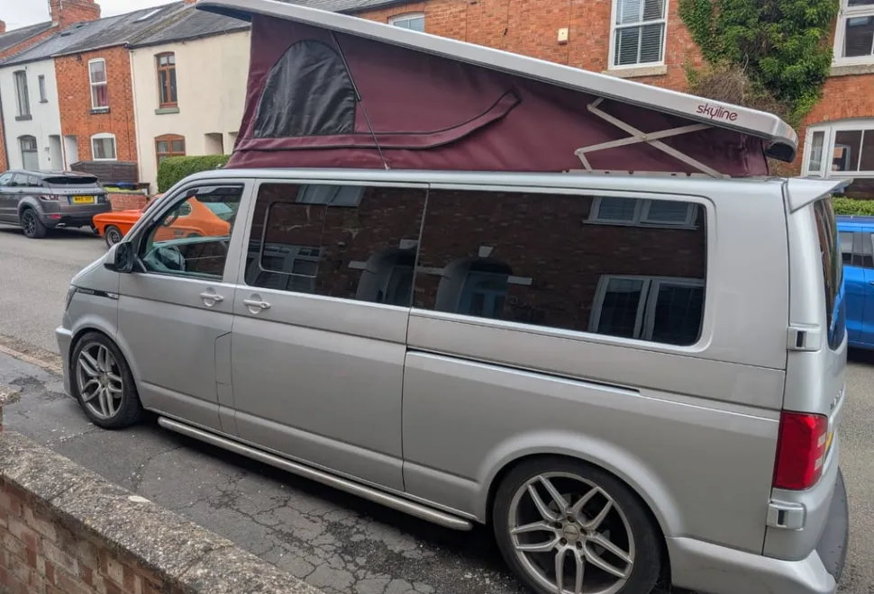 Volkswagen T6 pop top roof sliding bed in back fridge 2017