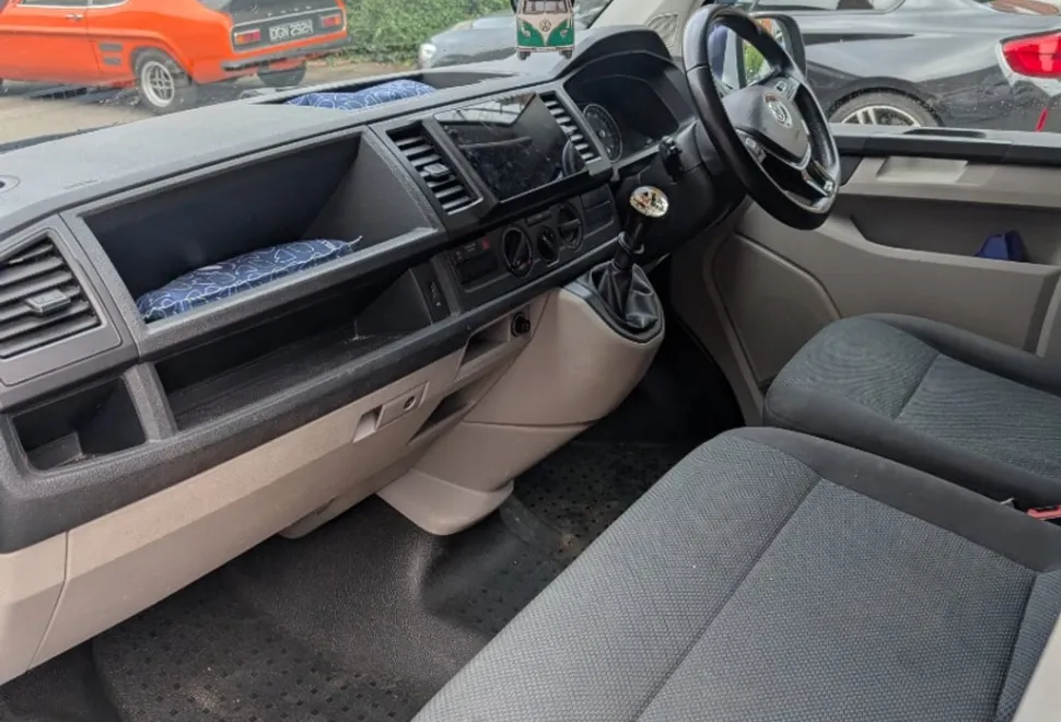 Volkswagen T6 pop top roof sliding bed in back fridge 2017