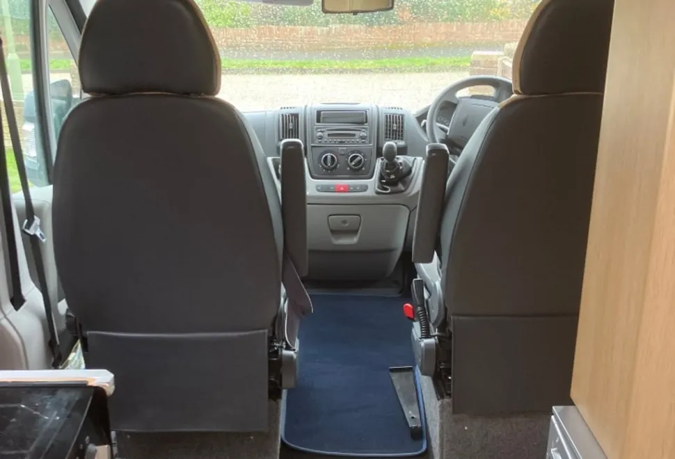 Vantage max. 2 birth. 2seats convert to double bef 2008