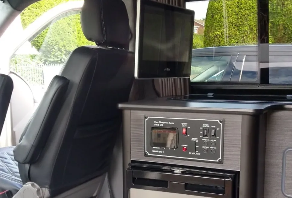 Volkswagen T30(T5) 2.5TDI LWB 2008