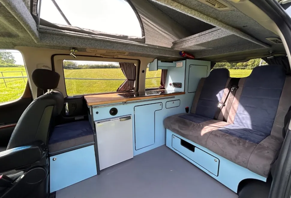Nissan Elgrand 2006