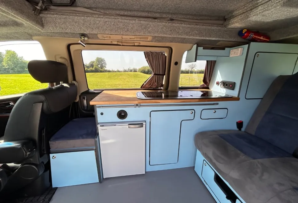Nissan Elgrand 2006
