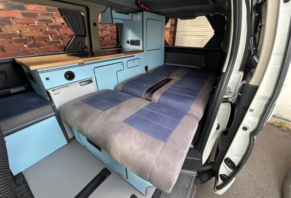 Nissan Elgrand 2006