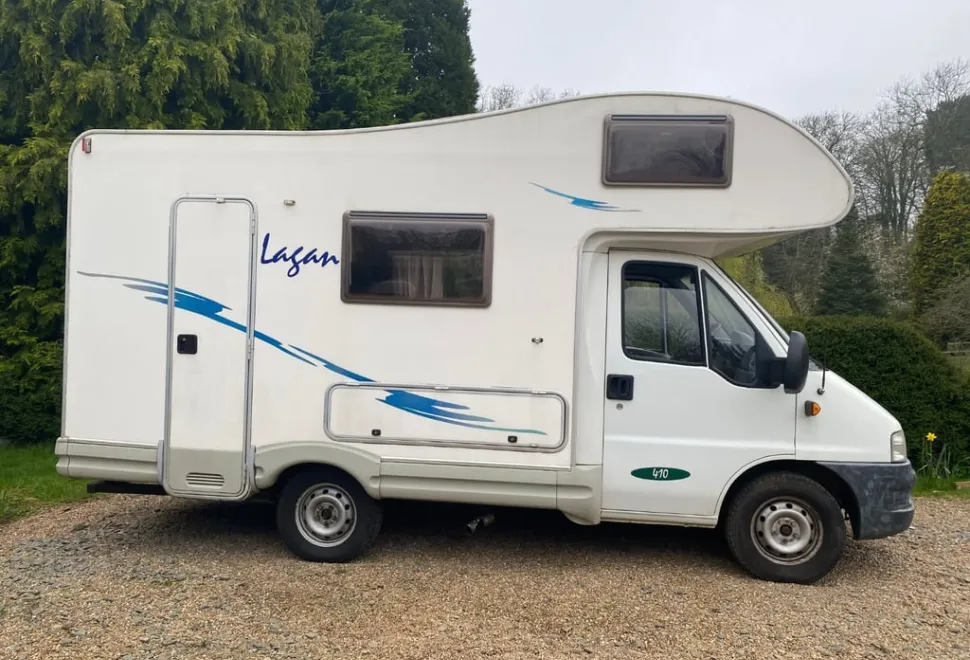 McLouis Mc Louis 410
6seats
Sleeps 5
Fixed double above cab double fold out and a single 2004