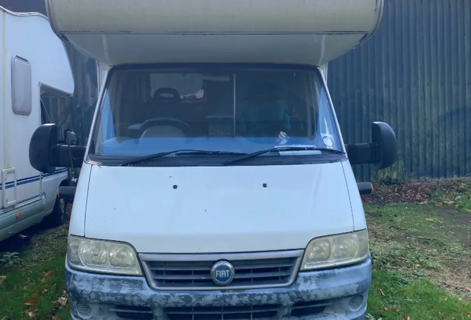 McLouis Mc Louis 410
6seats
Sleeps 5
Fixed double above cab double fold out and a single 2004