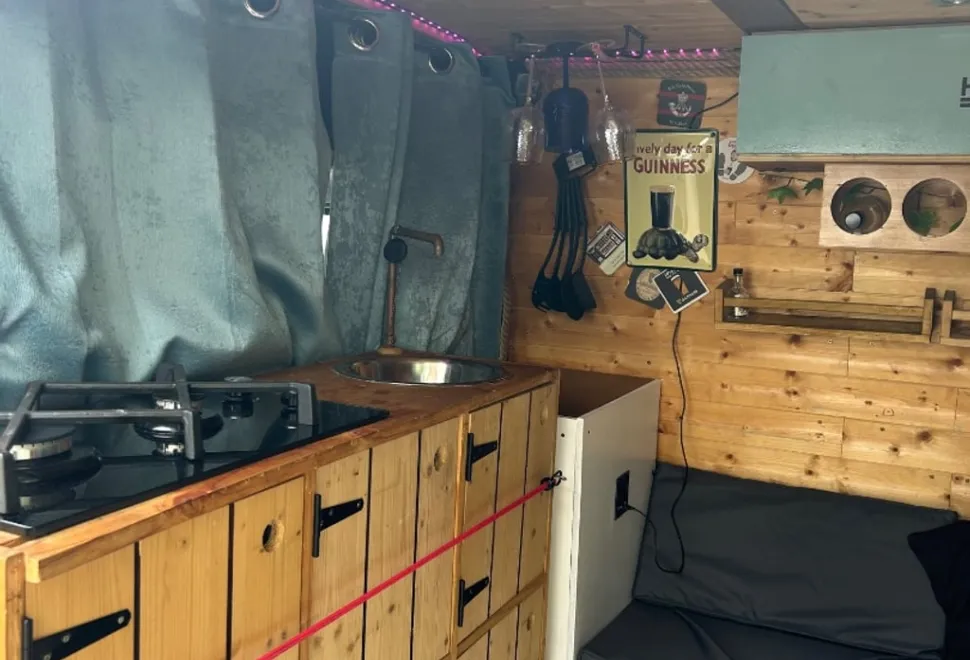 Ford Transit T280 fixed double bed 2010