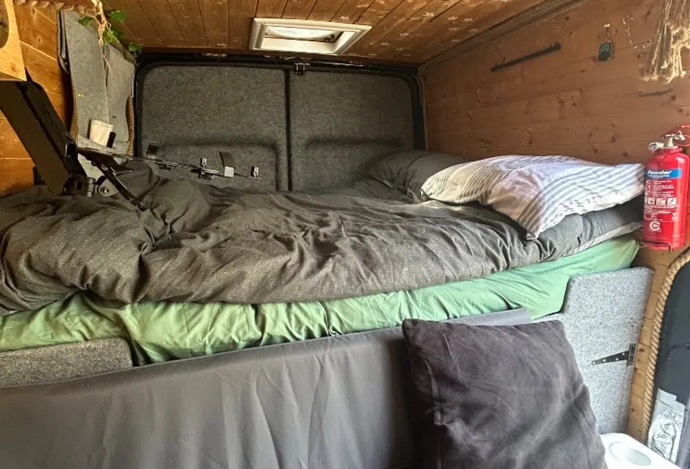 Ford Transit T280 fixed double bed 2010