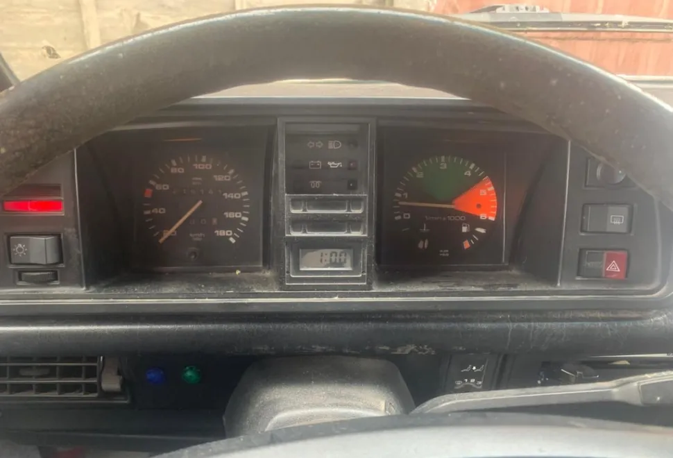 Volkswagen T25 t3
Lhd wetfalia california .
It's on Gumtree if you want pics 1998