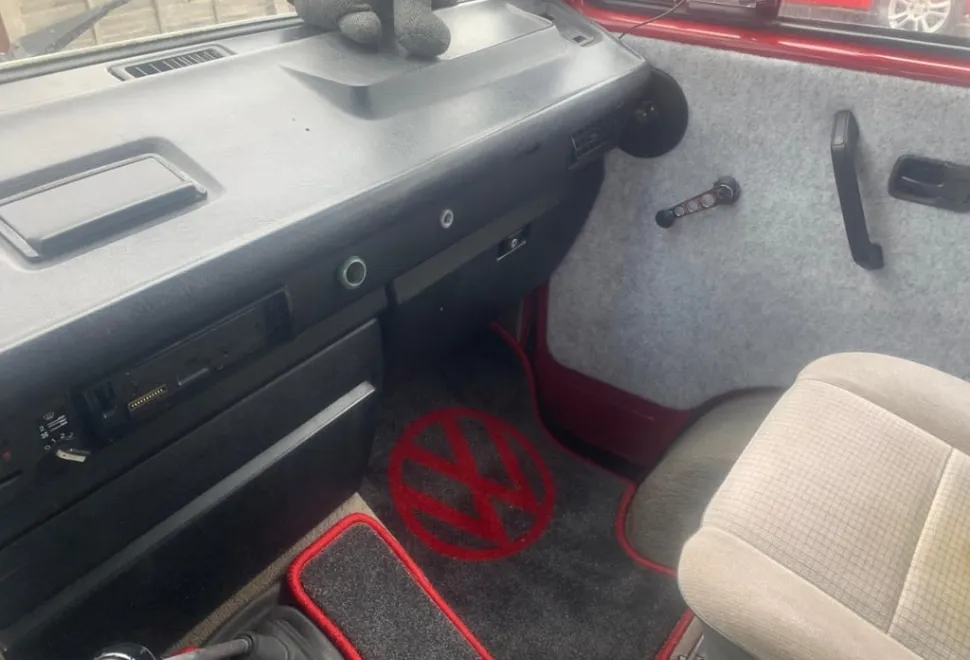 Volkswagen T25 t3
Lhd wetfalia california .
It's on Gumtree if you want pics 1998