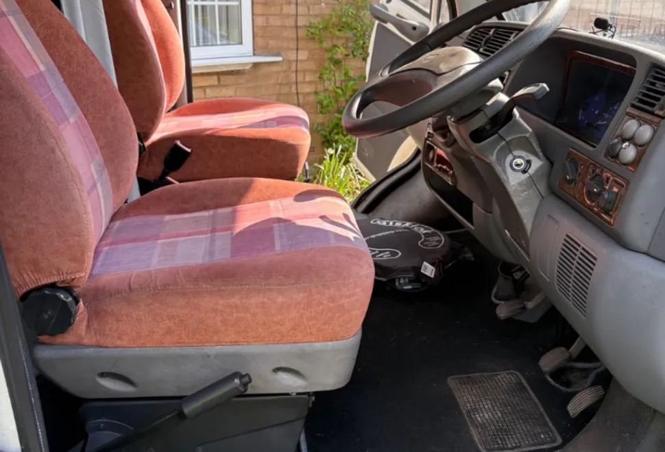 CI Autoroller 5 berth 6 seat belts 2000