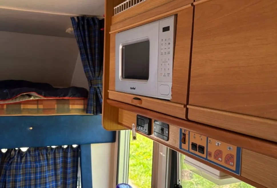 CI Autoroller 5 berth 6 seat belts 2000