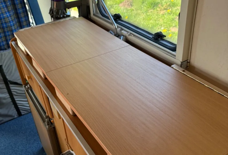 CI Autoroller 5 berth 6 seat belts 2000