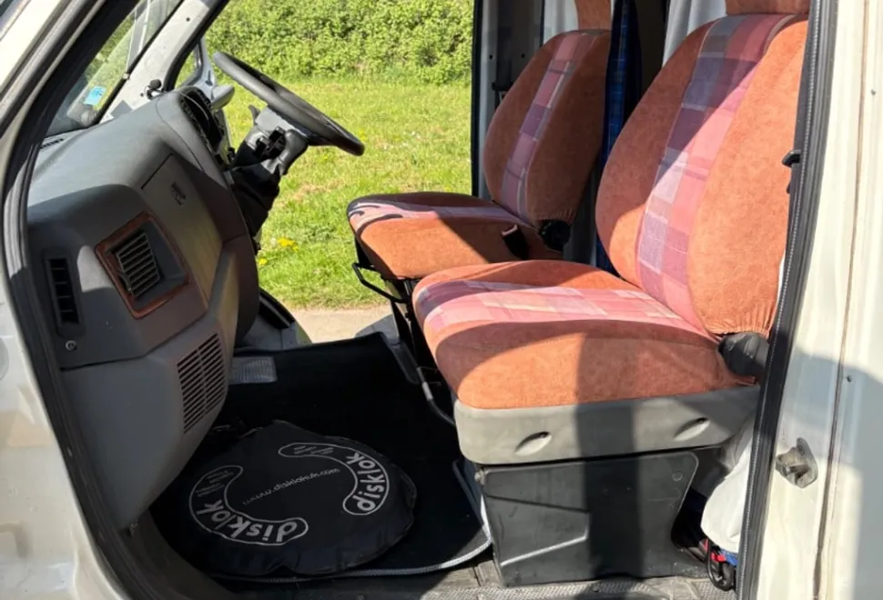 CI Autoroller 5 berth 6 seat belts 2000