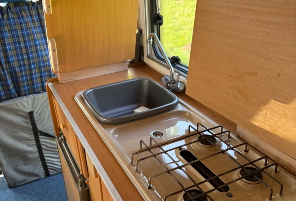 CI Autoroller 5 berth 6 seat belts 2000