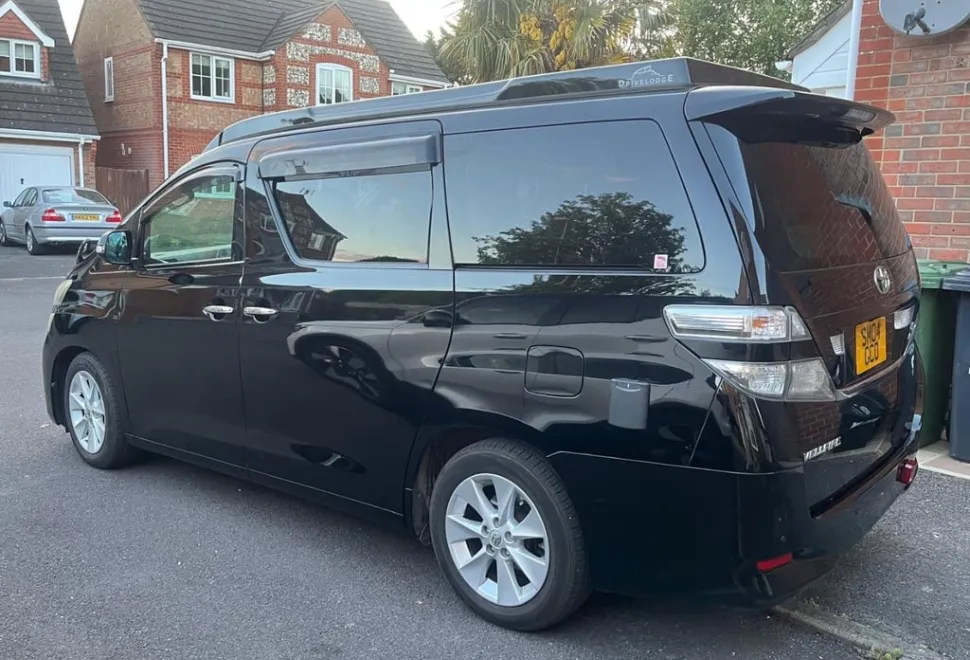 Toyota Vellfire 2010