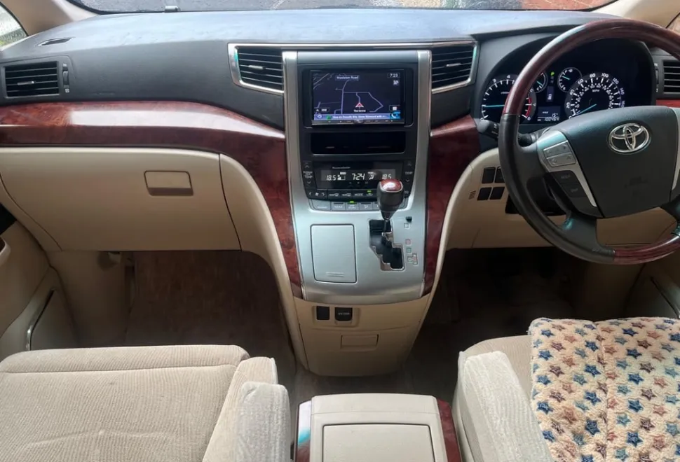 Toyota Vellfire 2010