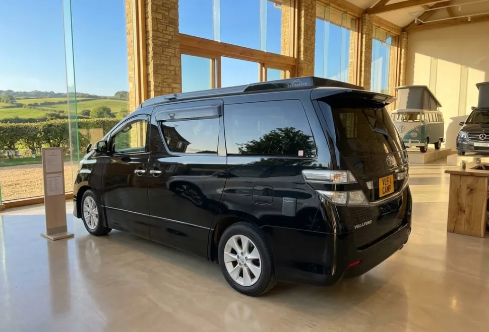 Toyota Vellfire 2010