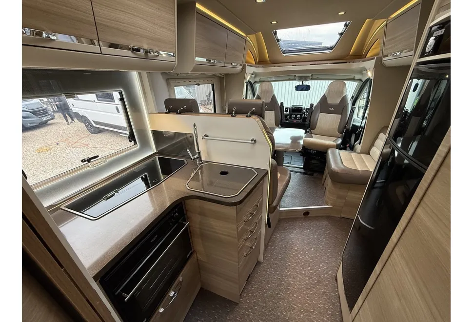Adria Matrix Plus 670 SC  2016