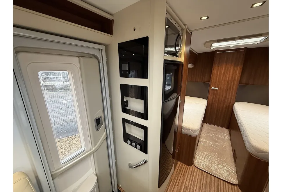 Adria Coral Supreme 670 SLT 2015
