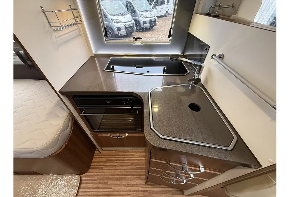 Adria Coral Supreme 670 SLT 2015